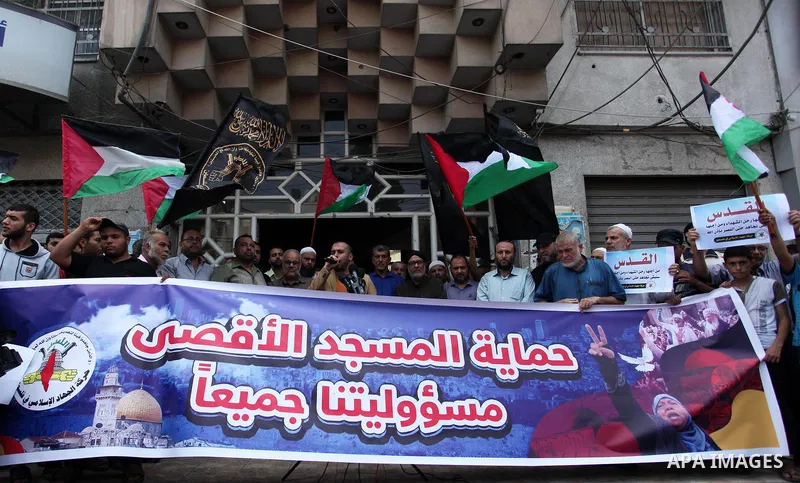 Palestinian supporters of Islamic Jihad movement take part during a protest to show solidarity with Al-Aqsa mosque, in Gaza city, on July 23, 2018. Photo by Mahmoud Ajour