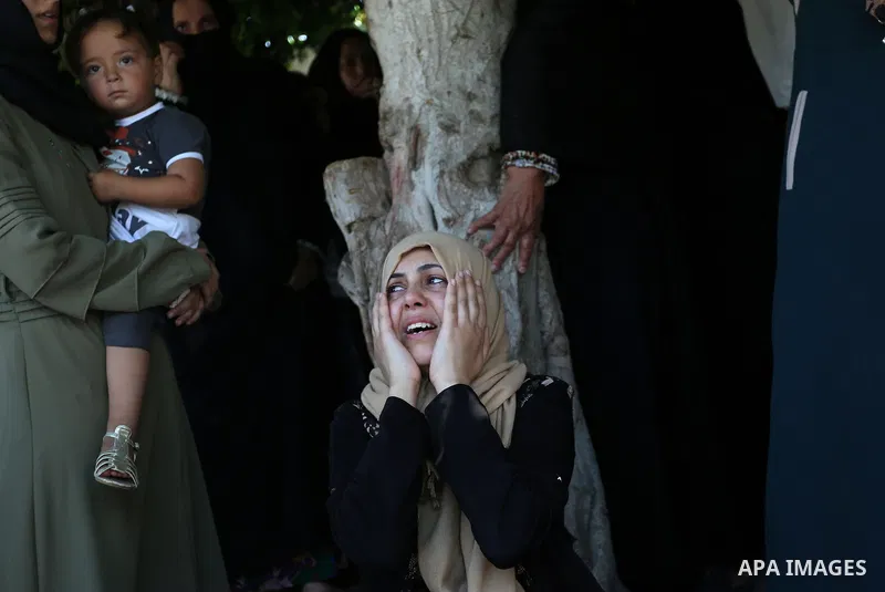 Relatives of Palestinian Karam Arafat,23, who died of wounds he sustained during clashes with Israeli troops, mourn during his funeral in Khan Younis in the southern of Gaza strip on July 23, 2018. Photo by Ashraf Amra