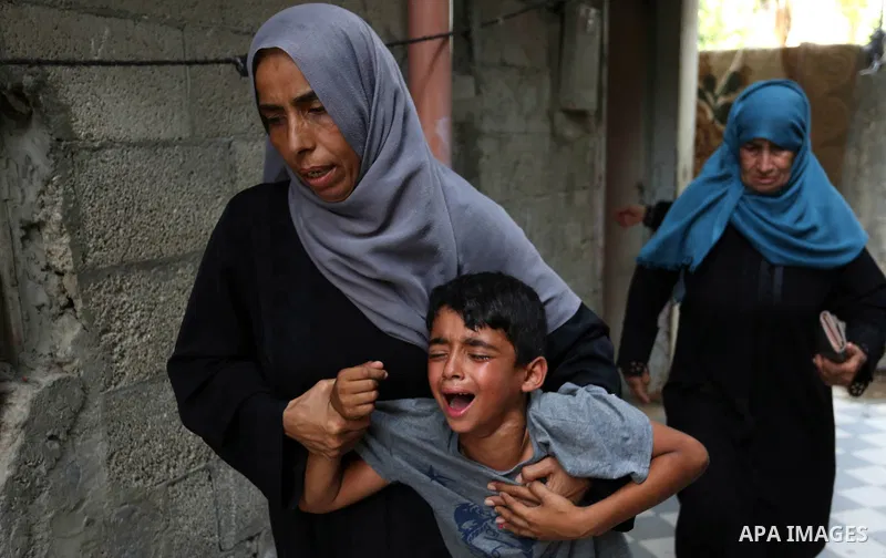 Relatives of Palestinian Majdi Oqeel, who died of wounds he sustained during clashes with Israeli troops, mourn during his funeral, in Jabalia in the northern of Gaza Strip on July 24, 2018. Photo by Ashraf Amra