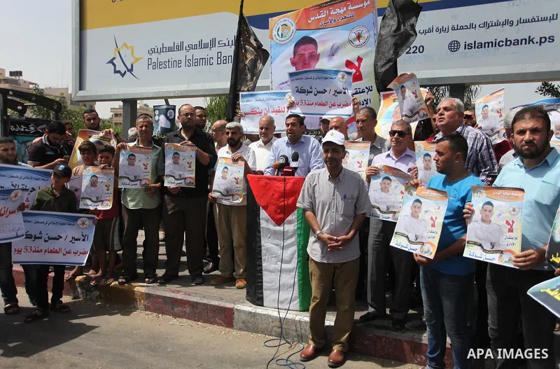 Palestinians take part in a protest to show solidarity with Hassan Shoka who is in hunger strike at Israeli jails, in Gaza city, on July 25, 2018. Photo by Mahmoud Ajour