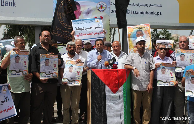Palestinians take part in a protest to show solidarity with Hassan Shoka who is in hunger strike at Israeli jails, in Gaza city, on July 25, 2018. Photo by Mahmoud Ajour