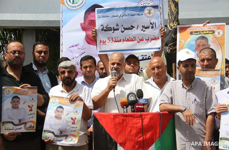 Palestinians take part in a protest to show solidarity with Hassan Shoka who is in hunger strike at Israeli jails, in Gaza city, on July 25, 2018. Photo by Mahmoud Ajour
