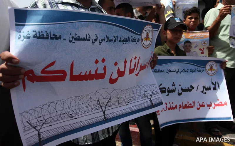 Palestinians take part in a protest to show solidarity with Hassan Shoka who is in hunger strike at Israeli jails, in Gaza city, on July 25, 2018. Photo by Mahmoud Ajour