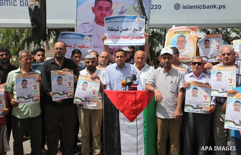 Palestinians take part in a protest to show solidarity with Hassan Shoka who is in hunger strike at Israeli jails, in Gaza city, on July 25, 2018. Photo by Mahmoud Ajour