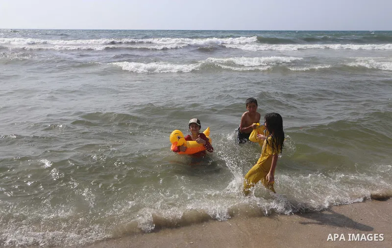 Palestinians swim during a heatwave in the Mediterranean Sea off the coast of Gaza City July 25, 2018. Photo by Mahmoud Khattab