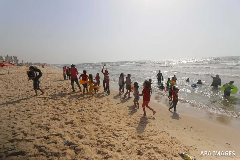 Palestinians swim during a heatwave in the Mediterranean Sea off the coast of Gaza City July 25, 2018. Photo by Mahmoud Khattab