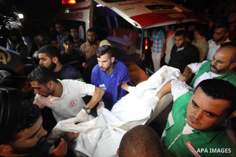 Palestinian medics carry the body of Hamas member who was killed by Israeli bombardment near the border with Israel outside al-shifa hospital in Gaza city on July 25, 2018. Photo by Mahmoud Ajour