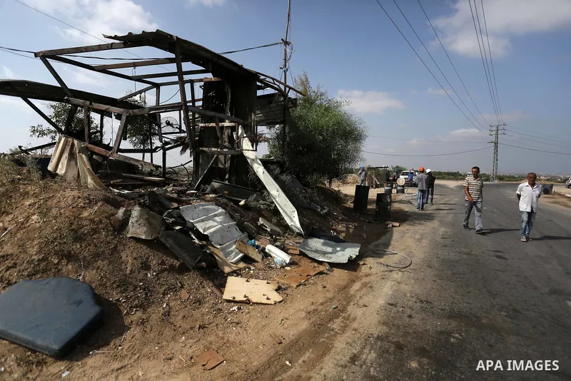 Palestinians inspect a military observation post damaged by an Israeli tank fire in the eastern of Gaza Strip, on July 26, 2018. Photo by Ashraf Amra