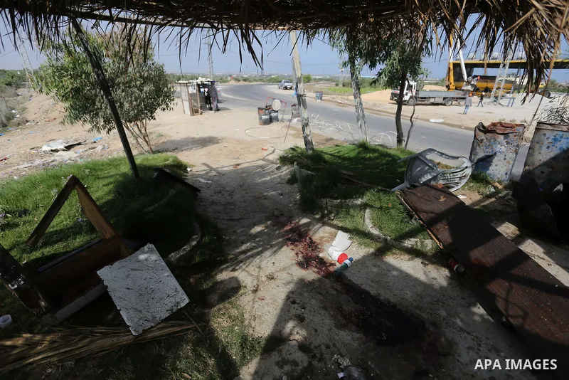 Palestinians inspect a military observation post damaged by an Israeli tank fire in the eastern of Gaza Strip, on July 26, 2018. Photo by Ashraf Amra