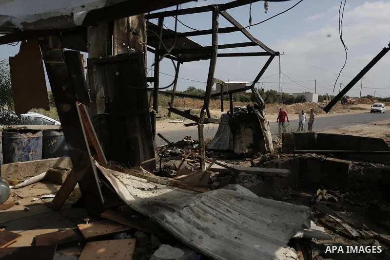 Palestinians inspect a military observation post damaged by an Israeli tank fire in the eastern of Gaza Strip, on July 26, 2018. Photo by Ashraf Amra