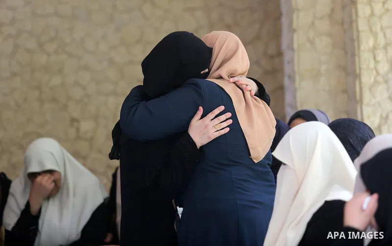 Relatives of Palestinian Hamas militant Obada Farwana, who was killed in Israeli tank fire, mourn during his funeral in Gaza City on July 26, 2018. Photo by Ashraf Amra