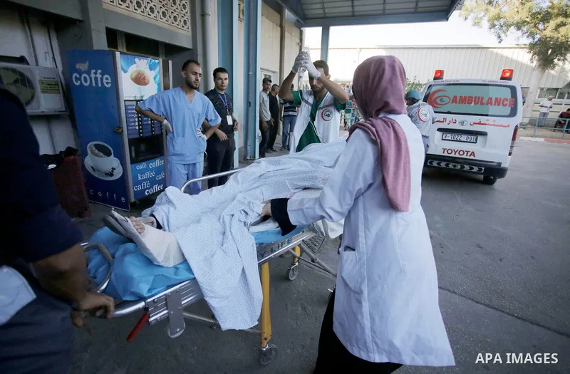 A Palestinian who was wounded during clashes with Israeli troops at Gaza-Israel border is carried on stretcher outside a hospital, in Khan Younis in the southern of Gaza Strip on July 27, 2018. Photo by Ramadan Elagha