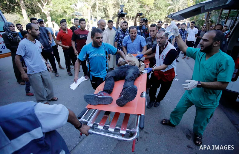 A Palestinian who was wounded during clashes with Israeli troops at Gaza-Israel border is carried on stretcher outside a hospital, in Khan Younis in the southern of Gaza Strip on July 27, 2018. Photo by Ramadan Elagha