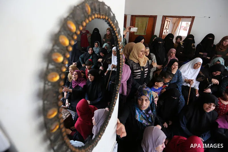Relatives of Palestinian Mohmen al-Hams, 17, who died of wounds after being shot by Israeli troops during clashes along the border the previous day mourn during his funeral in the Rafah refugee camp in the southern Gaza...