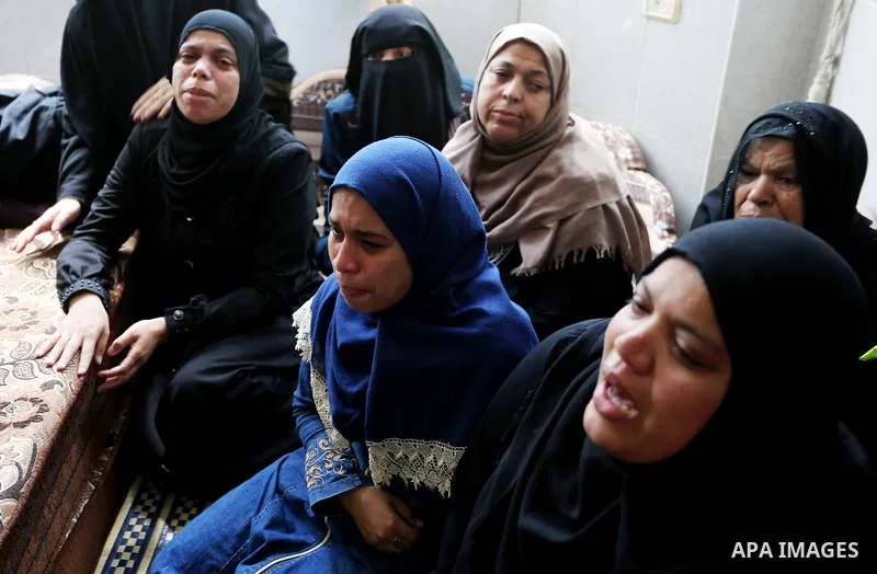 Relatives of Palestinian Mohmen al-Hams, 17, who died of wounds after being shot by Israeli troops during clashes along the border the previous day mourn during his funeral in the Rafah refugee camp in the southern Gaza...