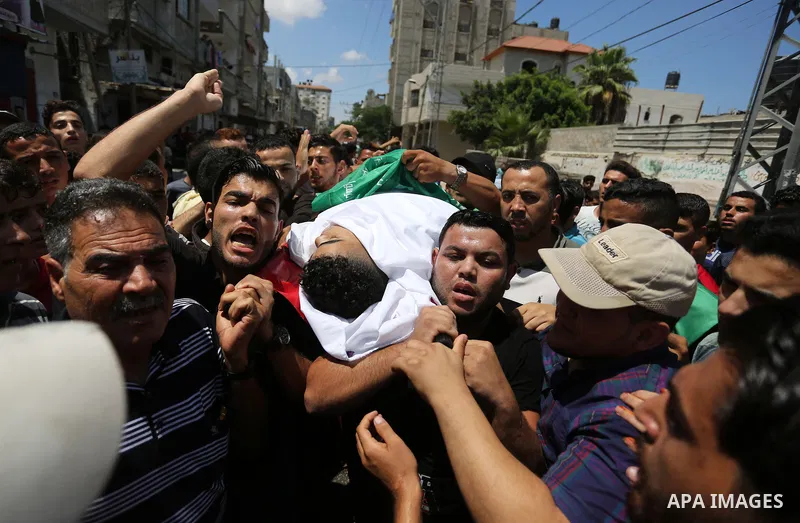 Relatives of Palestinian Mohmen al-Hams, 17, who died of wounds after being shot by Israeli troops during clashes along the border the previous day carry his body during his funeral in the Rafah refugee camp in the south...