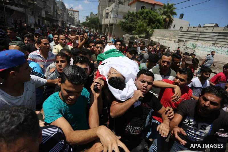 Relatives of Palestinian Mohmen al-Hams, 17, who died of wounds after being shot by Israeli troops during clashes along the border the previous day carry his body during his funeral in the Rafah refugee camp in the south...