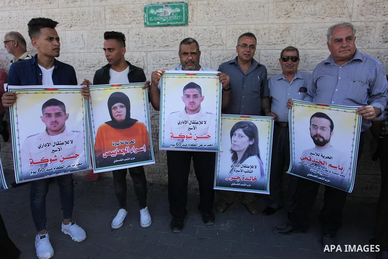 Palestinians take part in a protest to show solidarity with Palestinian prisoners held in Israeli jails, in front of Red cross office in Gaza city on July 30, 2018. Photo by Mahmoud Ajour