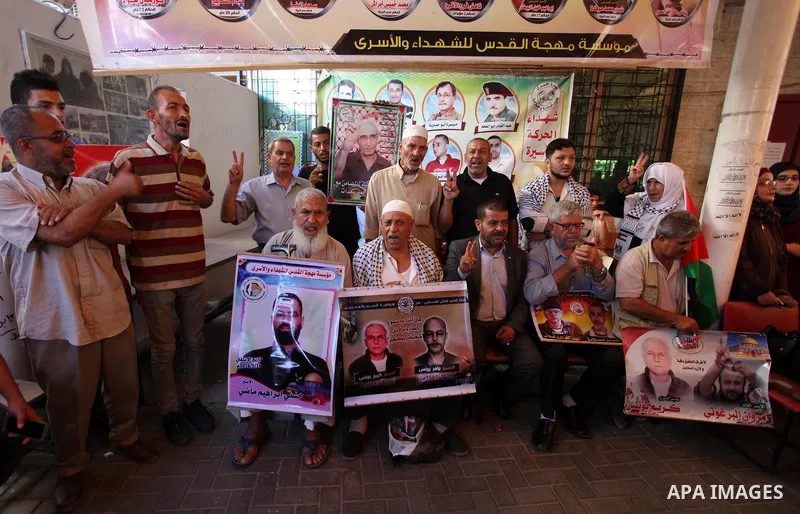Palestinians take part in a protest to show solidarity with Palestinian prisoners held in Israeli jails, in front of Red cross office in Gaza city on July 30, 2018. Photo by Mahmoud Ajour