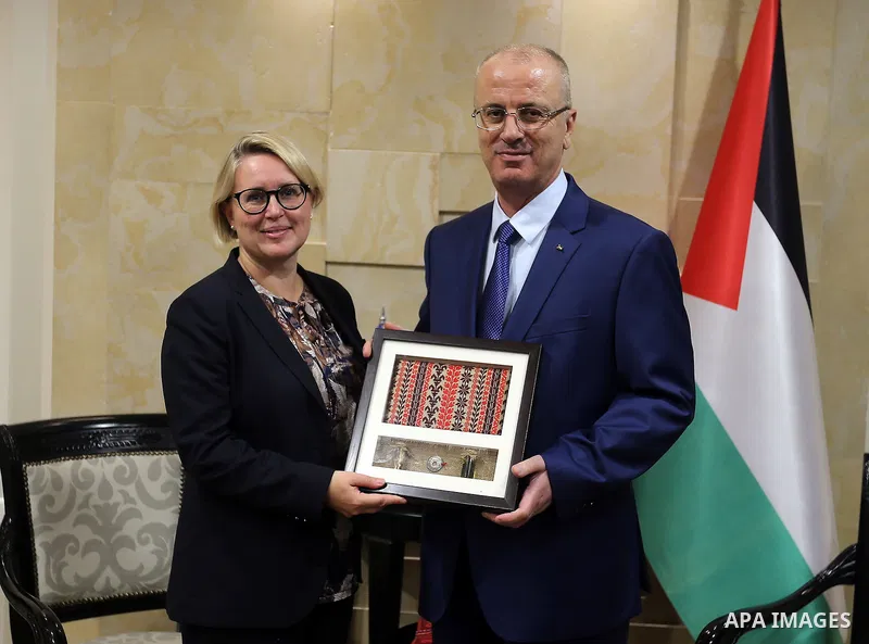 Palestinian Prime Minister Rami Hamdallah meets with Consul General of Sweden Ann Sophie Nelson in the West Bank city of Ramallah on July 30, 2018. Photo by Prime Minister Office
