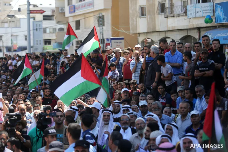 Palestinians hold banners during a demonstraion against a U.S. decision to cut aid, in front of the headquarters United Nations Relief and Works Agency (UNRWA), in Gaza City, on July 31, 2018. Photo by Ashraf Amra