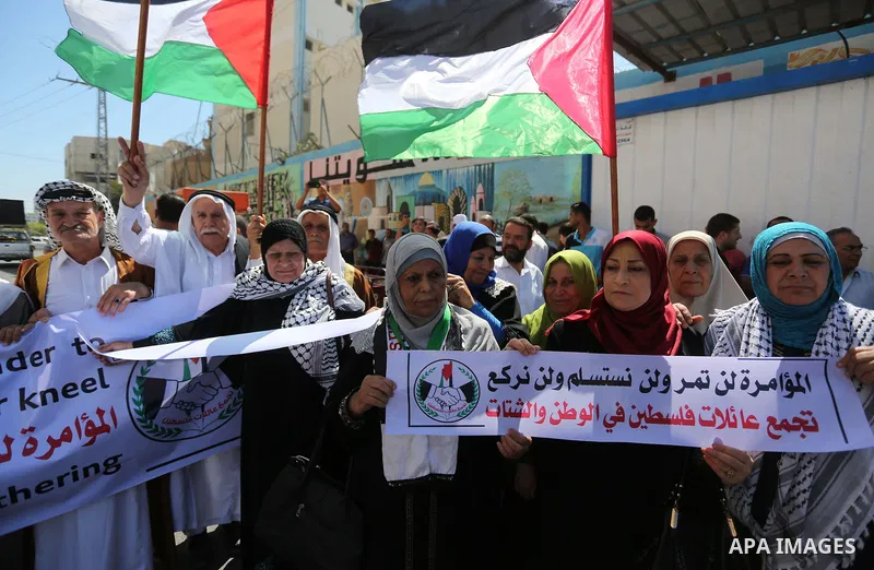 Palestinians hold banners during a demonstraion against a U.S. decision to cut aid, in front of the headquarters United Nations Relief and Works Agency (UNRWA), in Gaza City, on July 31, 2018. Photo by Ashraf Amra