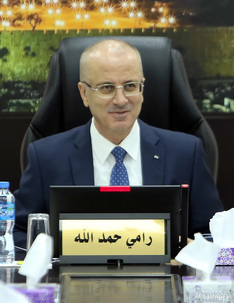 Palestinian Prime Minister Rami Hamdallah chairs a meeting with council of Ministers in the West Bank city of Ramallah on July 31, 2018. Photo by Prime Minister Office
