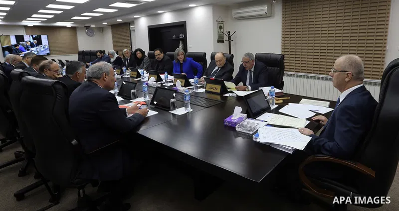 Palestinian Prime Minister Rami Hamdallah chairs a meeting with council of Ministers in the West Bank city of Ramallah on July 31, 2018. Photo by Prime Minister Office