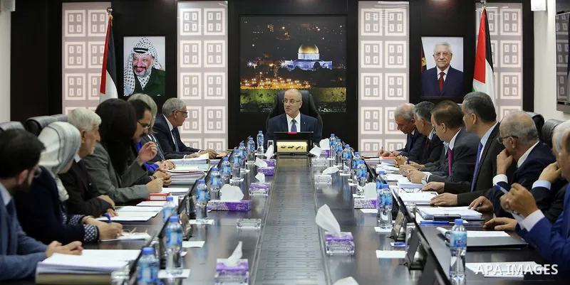 Palestinian Prime Minister Rami Hamdallah chairs a meeting with council of Ministers in the West Bank city of Ramallah on July 31, 2018. Photo by Prime Minister Office
