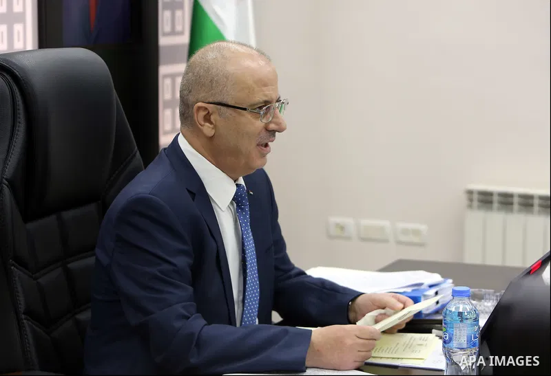 Palestinian Prime Minister Rami Hamdallah chairs a meeting with council of Ministers in the West Bank city of Ramallah on July 31, 2018. Photo by Prime Minister Office