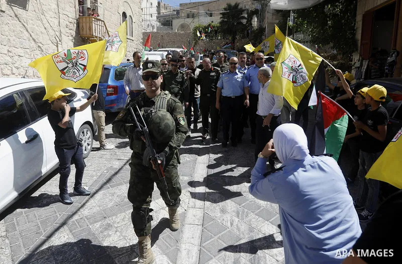Head of the Palestinian National security forces in Hebron brigadier General Hazem Abu Hanood and head of the Palestinian police brigadier General Ahmad Abu Rob in Hebron visit the old city for the first time since 1994,...