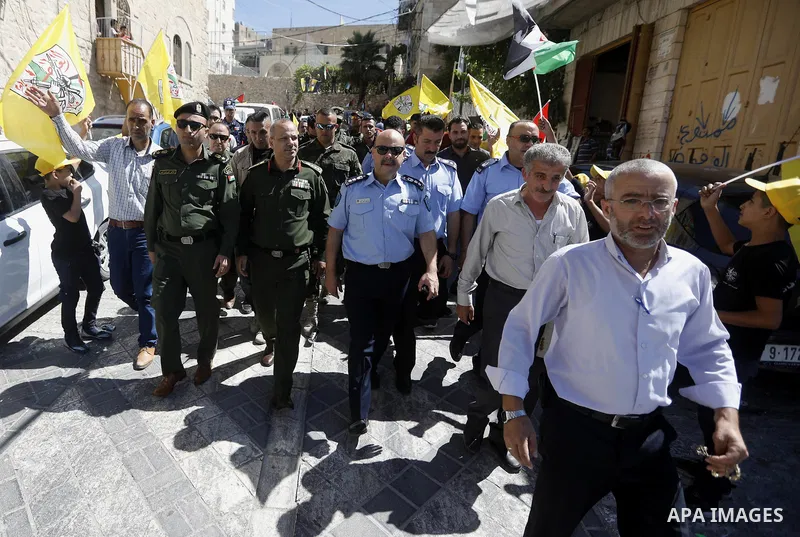 Head of the Palestinian National security forces in Hebron brigadier General Hazem Abu Hanood and head of the Palestinian police brigadier General Ahmad Abu Rob in Hebron visit the old city for the first time since 1994,...