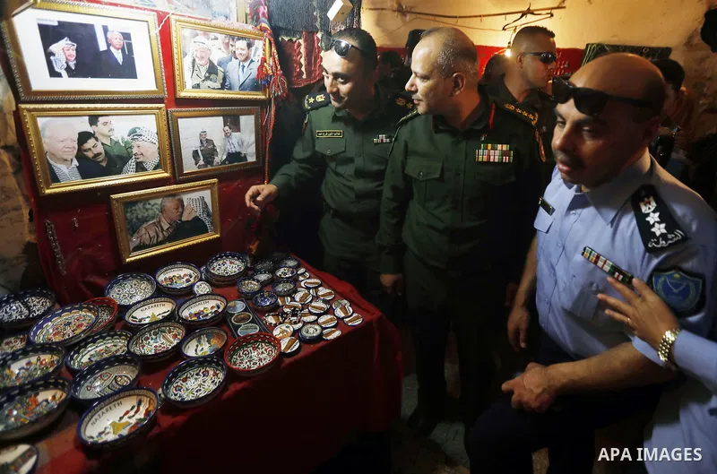 Head of the Palestinian National security forces in Hebron brigadier General Hazem Abu Hanood and head of the Palestinian police brigadier General Ahmad Abu Rob in Hebron visit the old city for the first time since 1994,...