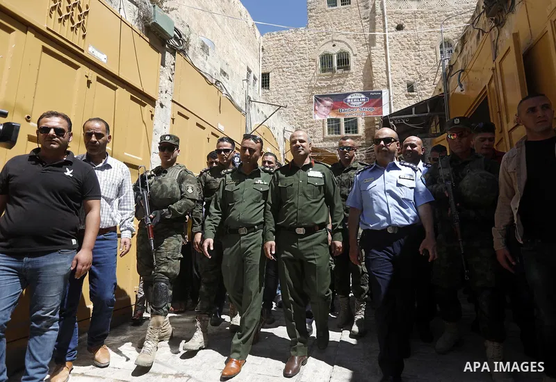 Head of the Palestinian National security forces in Hebron brigadier General Hazem Abu Hanood and head of the Palestinian police brigadier General Ahmad Abu Rob in Hebron visit the old city for the first time since 1994,...