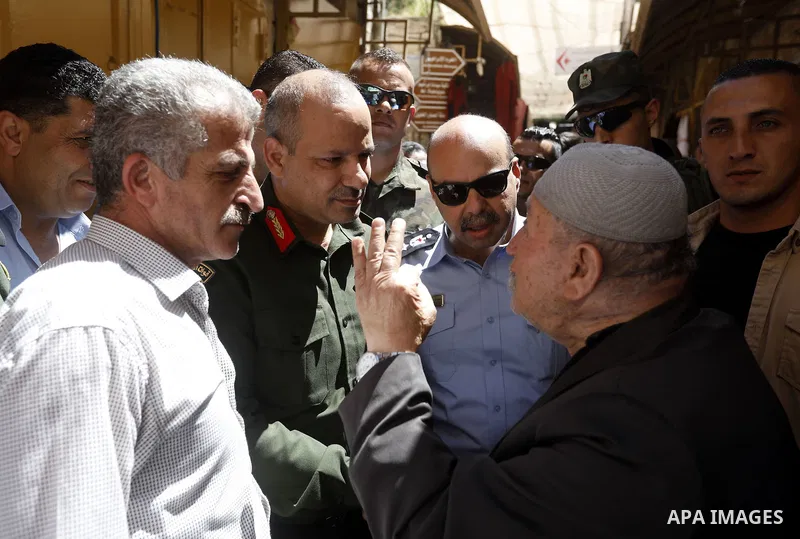 Head of the Palestinian National security forces in Hebron brigadier General Hazem Abu Hanood and head of the Palestinian police brigadier General Ahmad Abu Rob in Hebron visit the old city for the first time since 1994,...