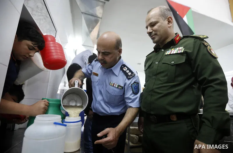 Head of the Palestinian National security forces in Hebron brigadier General Hazem Abu Hanood and head of the Palestinian police brigadier General Ahmad Abu Rob in Hebron visit the old city for the first time since 1994,...