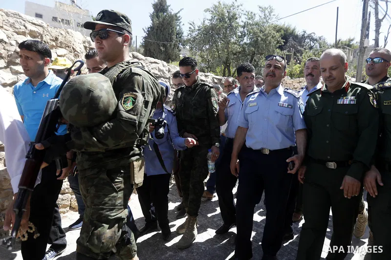 Head of the Palestinian National security forces in Hebron brigadier General Hazem Abu Hanood and head of the Palestinian police brigadier General Ahmad Abu Rob in Hebron visit the old city for the first time since 1994,...