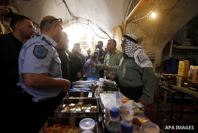Head of the Palestinian National security forces in Hebron brigadier General Hazem Abu Hanood and head of the Palestinian police brigadier General Ahmad Abu Rob in Hebron visit the old city for the first time since 1994,...