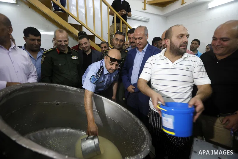 Head of the Palestinian National security forces in Hebron brigadier General Hazem Abu Hanood and head of the Palestinian police brigadier General Ahmad Abu Rob in Hebron visit the old city for the first time since 1994,...