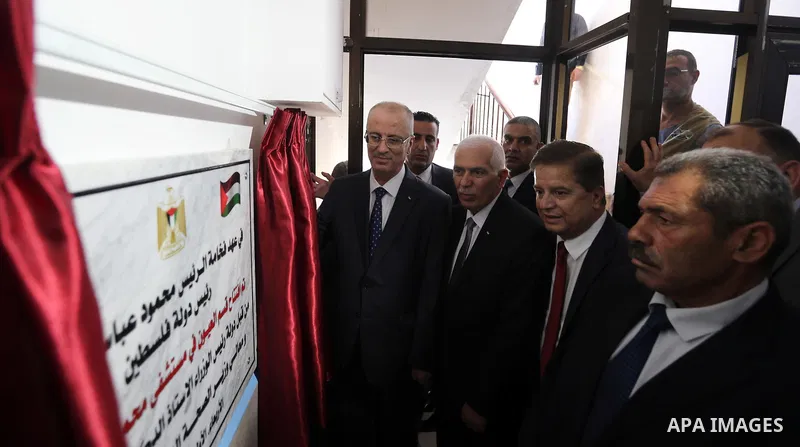 Palestinian Prime Minister Rami Hamdallah opens departments in Hebron hospitals, in the West Bank city of Hebron, on Aug. 01, 2018. Photo by Prime Minister Office