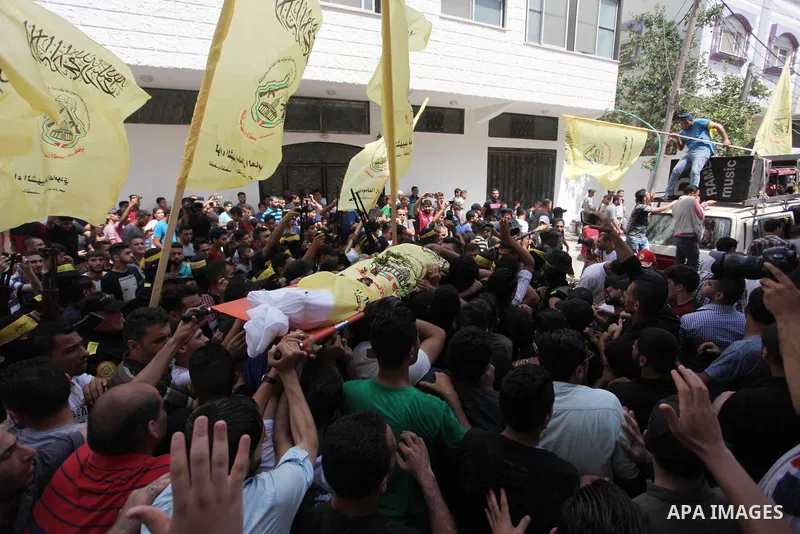 Mourners carry the body of Palestinian Ahmed Yaghi, 25, who was shot dead by Israeli troops during clashes along the border the previous day, during his funeral in Gaza city on Aug. 04, 2018. Photo by Mahmoud Ajour