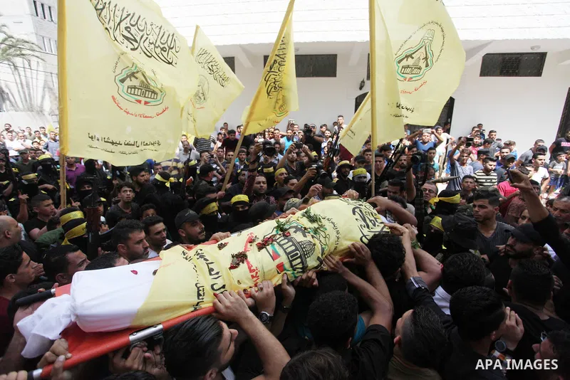 Mourners carry the body of Palestinian Ahmed Yaghi, 25, who was shot dead by Israeli troops during clashes along the border the previous day, during his funeral in Gaza city on Aug. 04, 2018. Photo by Mahmoud Ajour