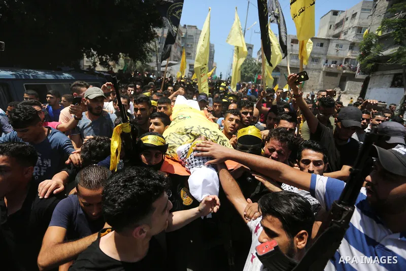 Mourners carry the body of Palestinian Ahmed Yaghi, 25, who was shot dead by Israeli troops during clashes along the border the previous day, during his funeral in Gaza city on Aug. 04, 2018. Photo by Ashraf Amra