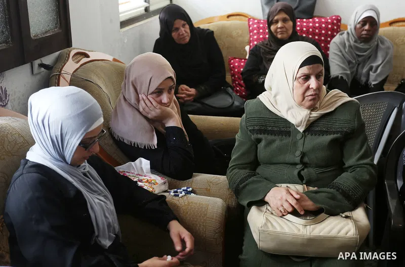Relatives of Palestinian Ahmed Yaghi, 25, who was shot dead by Israeli troops during clashes along the border the previous day, mourn during his funeral in Gaza city on Aug. 04, 2018. Photo by Ashraf Amra