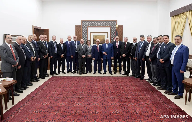 Palestinian President Mahmoud Abbas meets with a delegation of Palestinian businessmen, in the West Bank city of Ramallah on Aug. 05, 2018. Photo by Thaer Ganaim