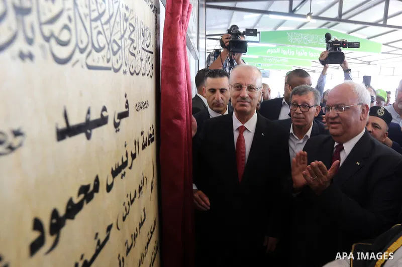 Palestinian Prime Minister Rami Hamdallah, attends the opening of the city of pilgrims at the King Hussein crossing, in the West Bank city of Jericho on August 6, 2018. Photo by Prime Minister Office