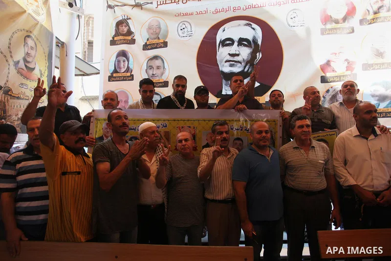 Palestinians take part in a protest to show solidarity with Palestinian prisoners held in Israeli jails, in front of Red cross office in Gaza city on August 6, 2018. Photo by Mahmoud Ajour