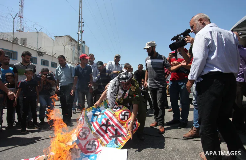 Palestinians hold banners during a protest against a U.S. decision to cut aid, in front of the headquarters United Nations Relief and Works Agency (UNRWA), in Gaza City, on August 6, 2018. Photo by Mahmoud Ajour