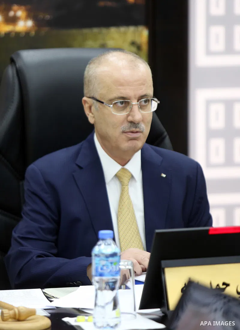 Palestinian Prime Minister Rami Hamdallah chairs a meeting with council of Ministers in the West Bank city of Ramallah on August 7, 2018. Photo by Prime Minister Office