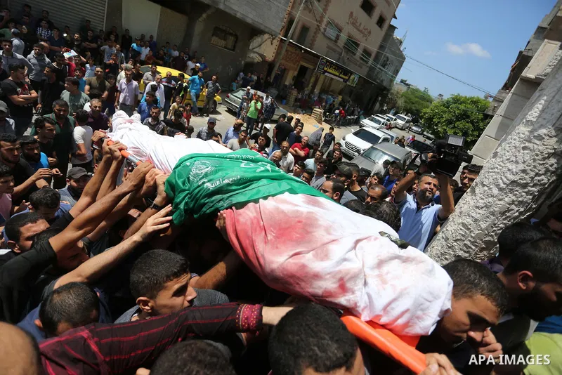 Mourners carry the body of Palestinian Hamas militant Ahmad Murjan who was killed in Israeli tank shelling, during his funeral in Jabaliya, northern Gaza Strip, August 7, 2018. Israeli forces killed two militants of Hama...